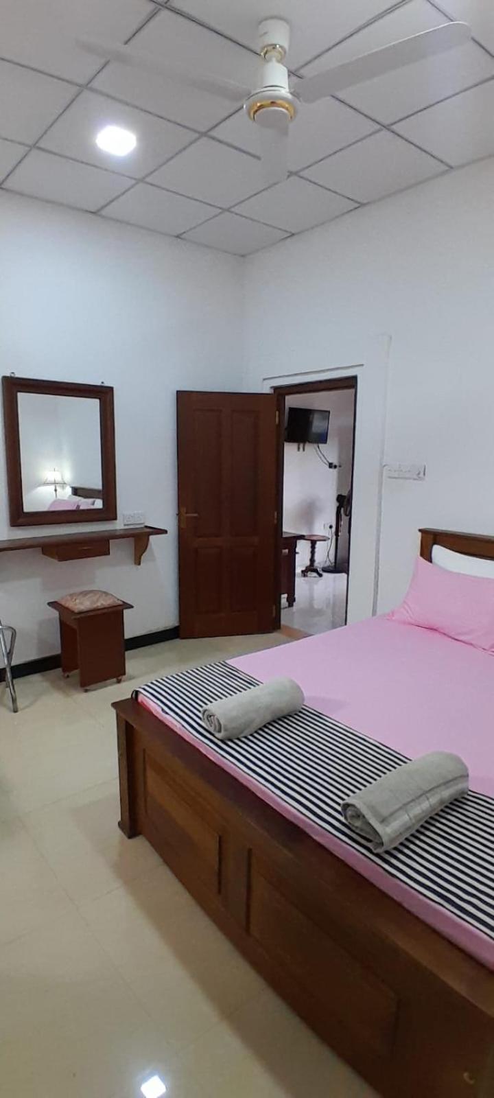 The Max Villa Negombo Szoba fotó